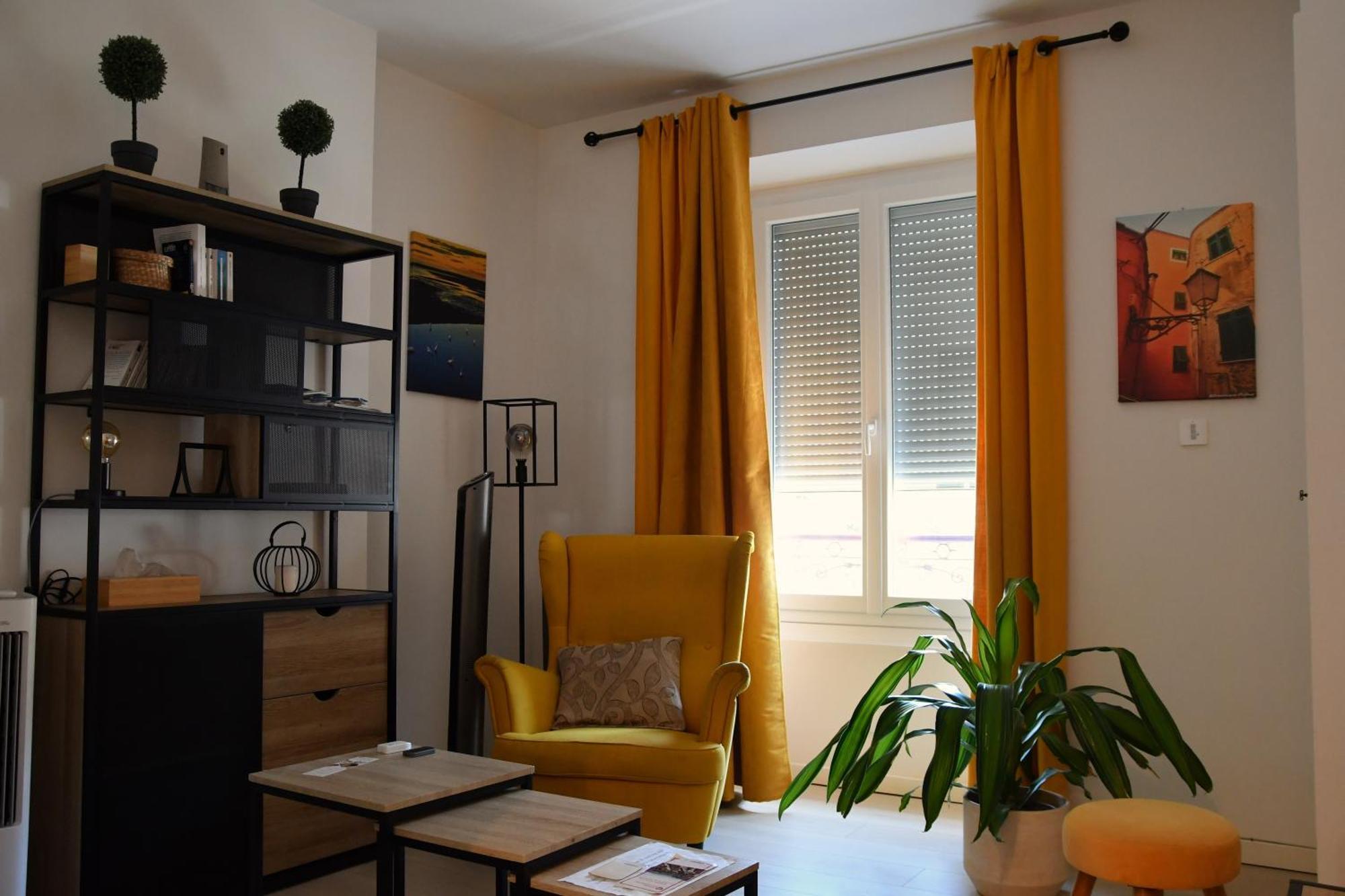 Le Yellow Corner Voironnais Extérieur photo