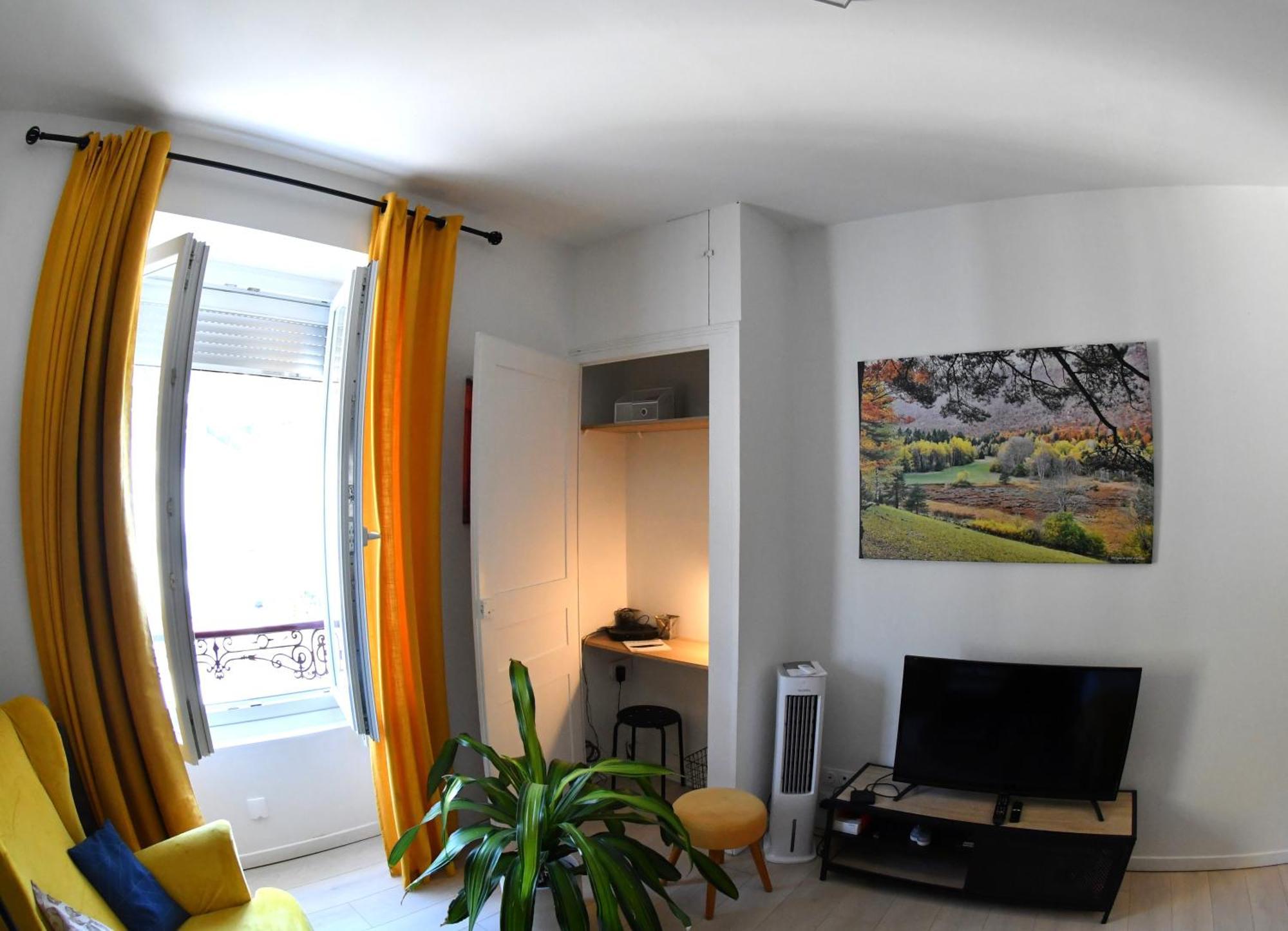 Le Yellow Corner Voironnais Extérieur photo